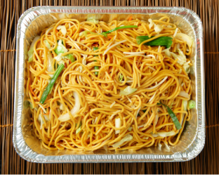 chowmeinbandejaistock